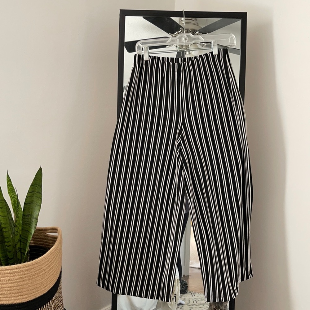 SÚPER CUTE WIDE LEG CROPPED PANTS!